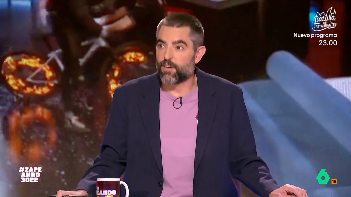 Siguen las bromas en Zapeando por la prueba de Dani Mateo en 'El Desafío': "Qué difícil es ir en bici tan despacio" El presentador de Zapeando participó en el programa de Antena 3 en 2023. En su prueba, debía atravesar unas paredes de cristal montado en una bicicleta con las ruedas en llamas.