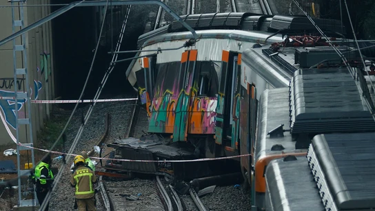 El tren accidentado en Gelida tras la caída de un muro El tren accidentado en Gelida tras la caída de un muro