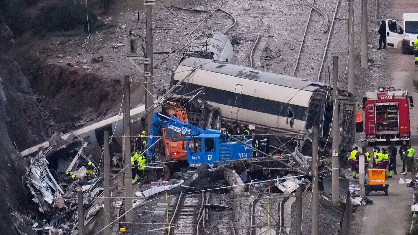 El tren Alvia accidentado en Adamuz (Córdoba) El tren Alvia accidentado en Adamuz (Córdoba)