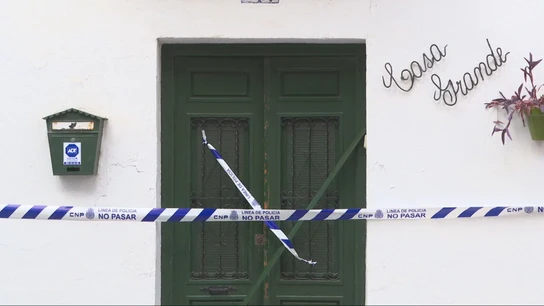 Investigan un posible parricidio en Fuengirola: el hijo, que se ha lanzado desde la azotea, habría matado al padre y herido a la madre Investigan un posible parricidio en Fuengirola: el hijo, que se ha lanzado desde la azotea, habría matado al padre y herido a la madre