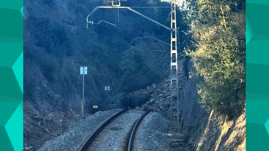 Un nuevo desprendimiento entre las estaciones de Blanes y Maçanet-Massanes interrumpe la circulación en la R1 de Rodalies Un nuevo desprendimiento entre las estaciones de Blanes y Maçanet-Massanes interrumpe la circulación en la R1 de Rodalies