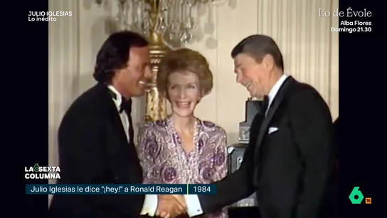 ¿Cómo pasó de Julio Iglesias de ser un cantante desconocido en EEUU a codearse con Ronald Reagan? A través de su discográfica, su agencia de relaciones públicas y su agencia de contratación, el cantante consiguió convertirse en un rostro muy conocido en Estados Unidos, codeándose con los artistas del momento.