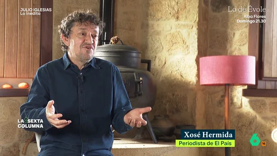 Xosé Hermida, sobre la fama de seductor de Julio Iglesias: "En determinados sectores de la población despertaba admiración" El cantante no dudaba en dar besos sin pedir permiso a periodistas que lo entrevistaban. Un gesto que lejos de ser criticado, provocaban las risas de los espectadores.