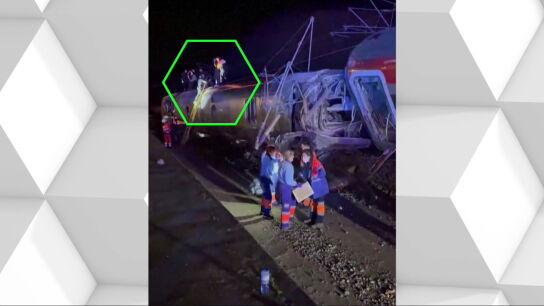 Las v&iacute;ctimas y los servicios de emergencia en el Alvia, el d&iacute;a del accidente.