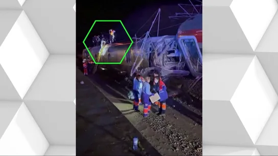 Las víctimas y los servicios de emergencia en el Alvia, el día del accidente. Las víctimas y los servicios de emergencia en el Alvia, el día del accidente.