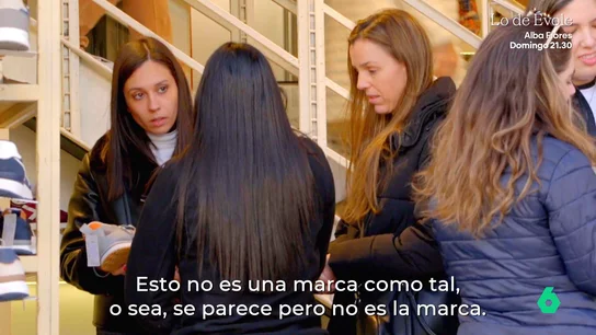 Una trabajadora reconoce a Equipo de Investigación que en su tienda se venden imitaciones: "Saben lo que están comprando, jamás hemos tenido un reclamo" Una trabajadora reconoce a Equipo de Investigación que en su tienda se venden imitaciones: "Saben lo que están comprando, jamás hemos tenido un reclamo"