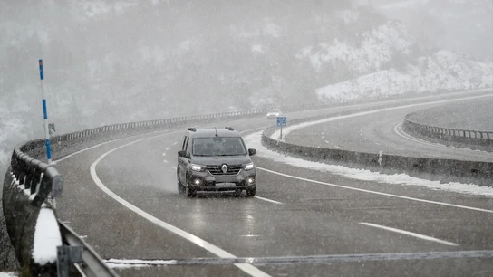 Nevada en la Autovía A6, a su paso por el Concello de As Nogais, en Lugo, Galicia (España) Nevada en la Autovía A6, a su paso por el Concello de As Nogais, en Lugo, Galicia (España)