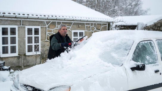 Nieve este viernes en el municipio de A Mezquita (Ourense).