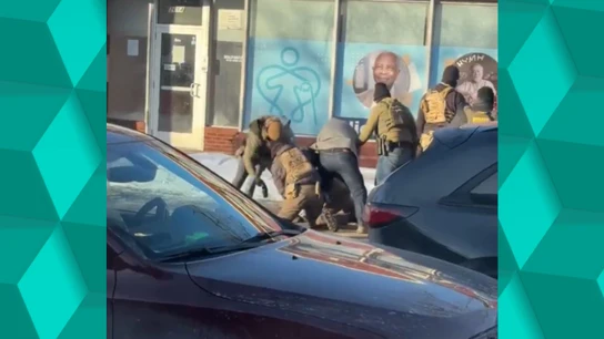 Momento en el que los agentes del ICE matan a un hombre. Momento en el que los agentes del ICE matan a un hombre.