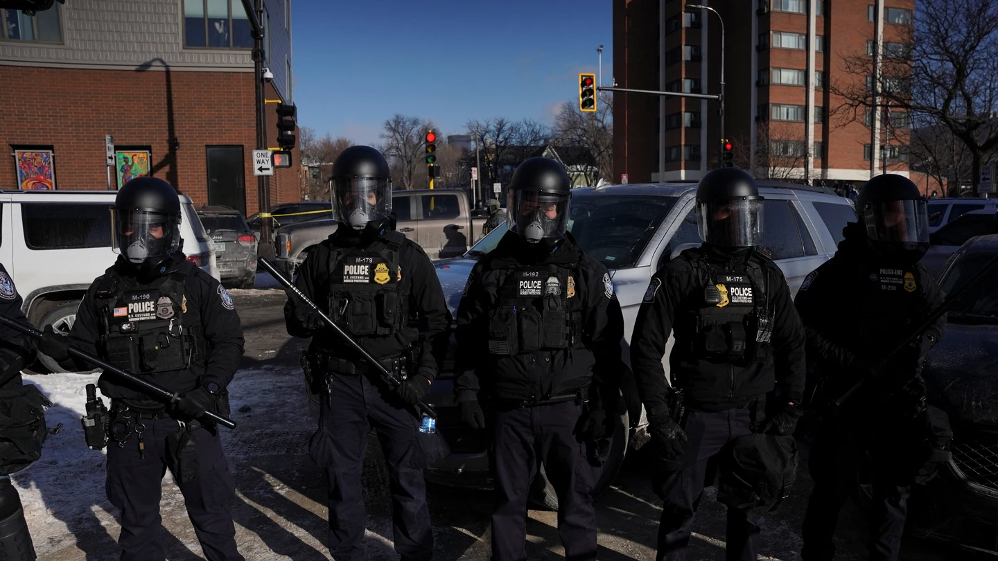 Agentes federales de EEUU en Minneapolis Agentes federales de EEUU en Minneapolis