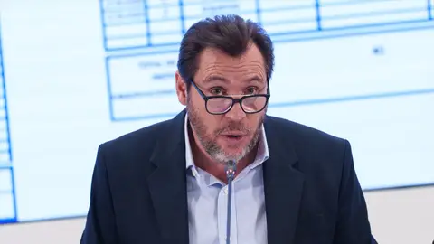 El ministro de Transportes, Óscar Puente, atiende a los medios en una rueda de prensa, en la sede del Ministerio de Transportes. El ministro de Transportes, Óscar Puente, atiende a los medios en una rueda de prensa, en la sede del Ministerio de Transportes.