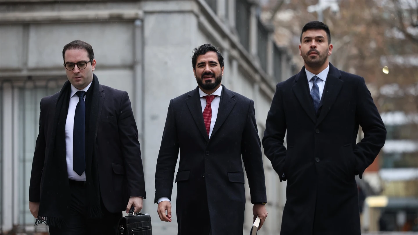 El eurodiputado y líder de SALF, Luis Alvise Pérez, a su llegada al Tribunal Supremo. El eurodiputado y líder de SALF, Luis Alvise Pérez, a su llegada al Tribunal Supremo.