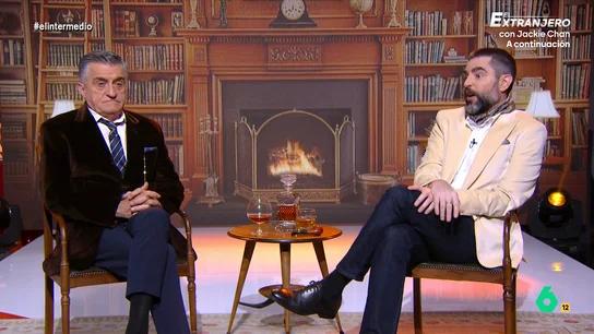 Dani Mateo reacciona al nuevo trabajo como coach de Iñaki Urdangarin: "Mientras no firme como coach empalmado..." Dani Mateo y Wyoming se convierten en 'Los Aristorrancios' para analizar la entrevista de Iñaki Urdangarin por la publicación de sus memorias, donde habla de su relación con la infanta Cristina.