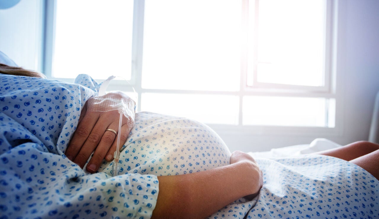 Mujer embarazada en el hospital