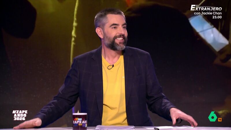 Dani Mateo, al ver el fiest&oacute;n de cumplea&ntilde;os de Ester Exp&oacute;sito: "A &uacute;ltima hora apareci&oacute; Rufi&aacute;n vestido de Stitch"