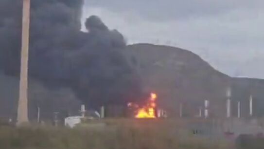 Fuego en las instalaciones de Repsol en Cartagena