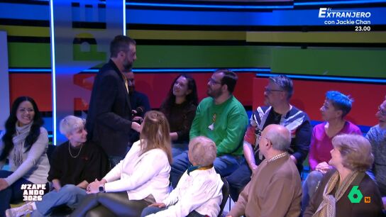 Dani Mateo demuestra que Zapeando es un programa internacional hablando con dos personas del p&uacute;blico que viven en Australia. En este v&iacute;deo, desvelan el animal m&aacute;s peligroso que se han encontrado all&iacute;.