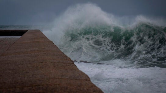 Vista del oleaje este lunes San Sebasti&aacute;n