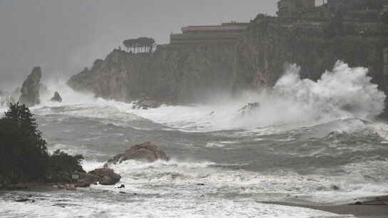 Fuerte oleaje en Sicilia durante el paso de la borrasca Harry.