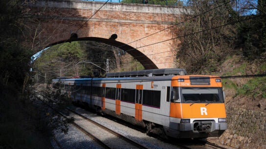 Aspecto del lugar donde un posible desprendimiento de tierra sobre la v&iacute;a entre Caldes de Malavella y Girona ha obligado este lunes a interrumpir las l&iacute;neas de Rodalies R11 y RG1, que conectan Barcelona con Girona.
