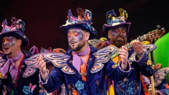 La comparsa Los mariposas, en el certamen del Carnaval de C&aacute;diz (COAC) de 2026