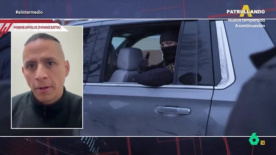 Antonio Rodríguez, fotógrafo latino en Minnesota: "Mi hija tiene miedo, dice que no quiere que disparen a papá" Andrea Ropero habla con Antonio Rodríguez, un fotógrafo de origen latino con la ciudadanía americana que, en este vídeo, describe el clima de miedo que están viviendo en Minnesota, hasta el punto de organizar patrullas para "cuidarnos del Gobierno".