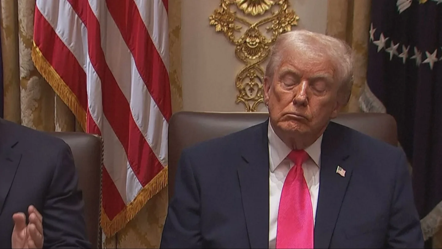Imagen del presidente de EEUU, Donald Trump, dormido en una reunión Imagen del presidente de EEUU, Donald Trump, dormido en una reunión