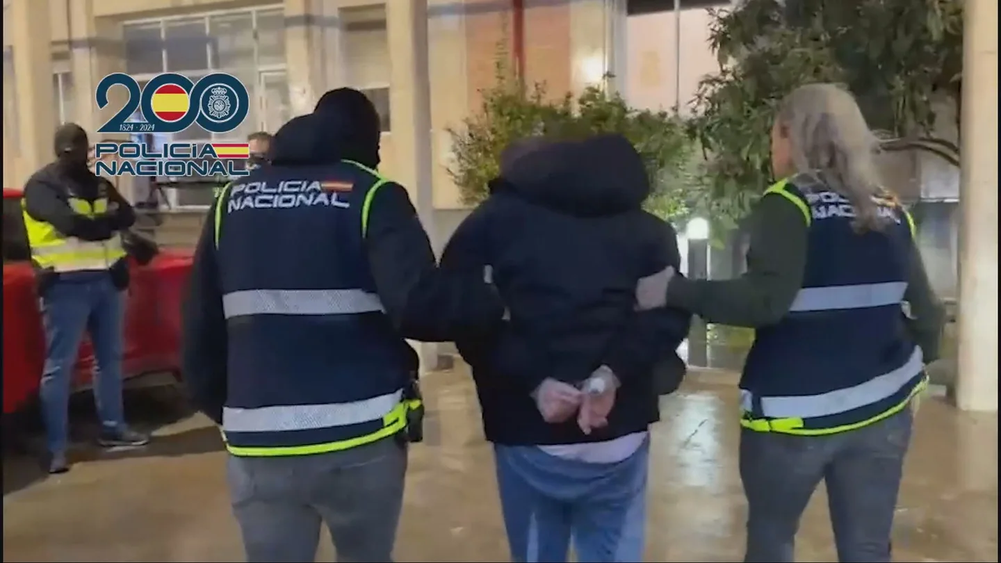 Imagen de uno de los detenidos en el operativo para dar con los autores del tiroteo de Isla Mayor (Sevilla) Imagen de uno de los detenidos en el operativo para dar con los autores del tiroteo de Isla Mayor (Sevilla)