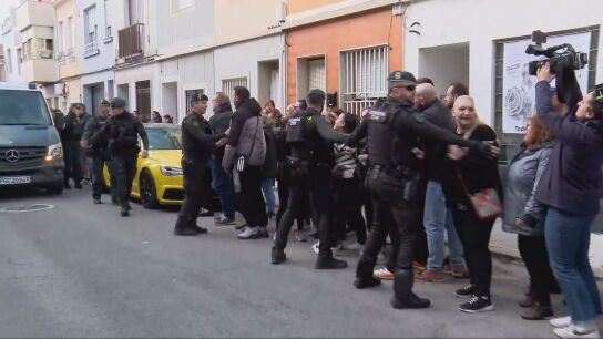 Imagen de los familiares de Alex, menor asesinado en Sueca