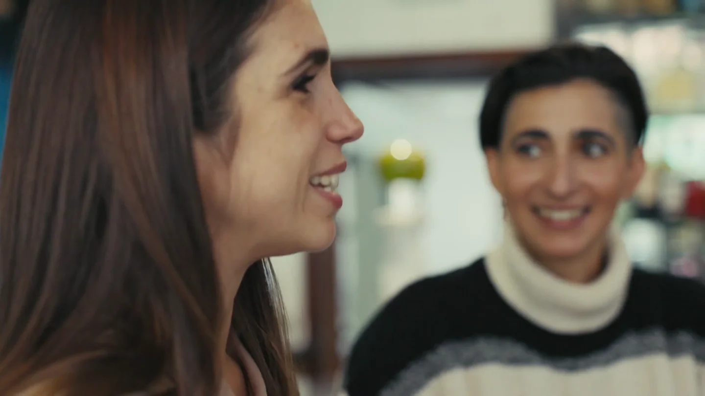 Alba Flores y Elena Furiase recuerdan su infancia y una escena inédita: "Hay un trocito muy guay que se quedó fuera del montaje" Alba Flores y Elena Furiase recuerdan su infancia y una escena inédita: "Hay un trocito muy guay que se quedó fuera del montaje"