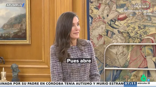 La divertida reacción de la reina Letizia al recibir a unos invitados en Zarzuela: "No cierres, no cierres" La divertida reacción de la reina Letizia al recibir a unos invitados en Zarzuela: "No cierres, no cierres"