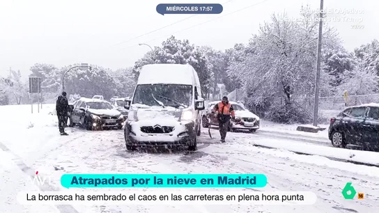 Atrapados por la nieve en Madrid: así ha sembrado el caos la borrasca Kristin en plena hora punta Las carreteras de Madrid han colapsado debido a la nevada provocada por la borrasca Kristin. El 112 activaba el plan de emergencias y pedía a la gente limitar sus desplazamientos.