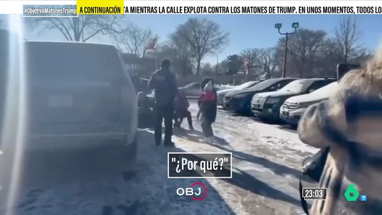 El llanto y la angustia de una mujer con su bebé en brazos al ver cómo el ICE detiene a su primo El llanto y la angustia de una mujer con su bebé en brazos al ver cómo el ICE detiene a su primo