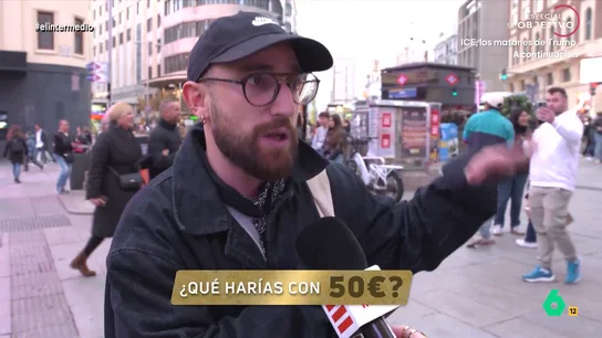 Un chico afirma que si le dieran 50 euros le durarían cinco minutos: "Salgo de casa y gasto" El Intermedio ha salido a la calle para preguntar a la gente si suelen ahorrar o, en cambio, son más de gastar. Además, les han preguntado qué harían si les dieran 50 euros.