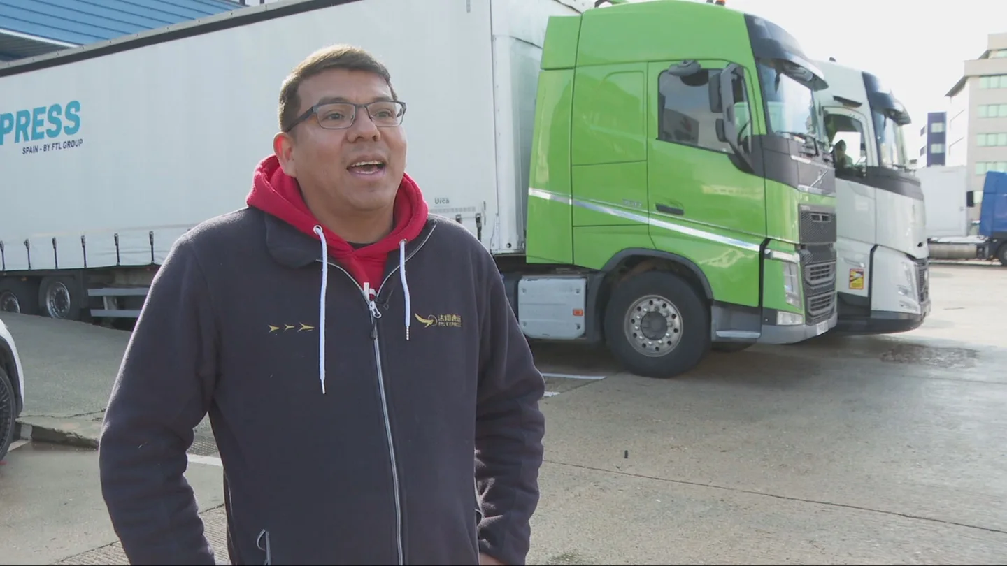 "Pasé dos años trabajando sin cobrar y ahora tengo mi propia casa": así puede cambiar la vida de miles de migrantes con la regularización extraordinaria "Pasé dos años trabajando sin cobrar y ahora tengo mi propia casa": así puede cambiar la vida de miles de migrantes con la regularización extraordinaria