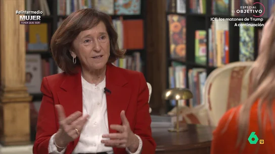 Ana Santos analiza el papel de la mujer en la literatura: "Algunas se metían en conventos para sentirse libres para escribir" Sandra Sabatés conversa con Ana Santos, ganadora del Premio Espasa de Ensayo 2025, que en este vídeo hace un repaso al papel de la mujer en la literatura en tiempos donde el hombre no quería que supiera leer o escribir.