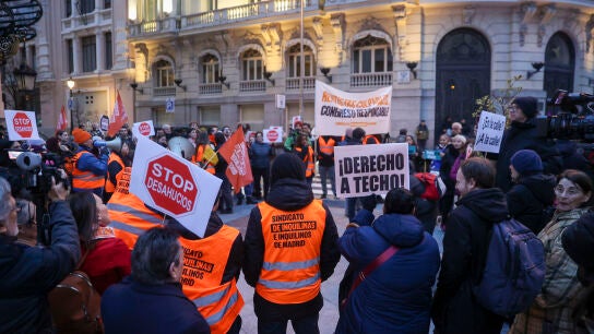 La plataforma #NiUnDesahucioM&aacute;s convoca una concentraci&oacute;n de protesta, tras el rechazo en el Congreso de la pr&oacute;rroga del escudo social y la moratoria antidesahucios por los votos negativos de Junts, PP, Vox y UPN. 