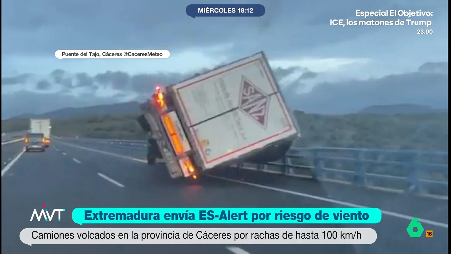 Las impactantes imágenes de los efectos del viento en Extremadura que obliga a mandar un ES-Alert por rachas de hasta 150 kilómetros hora Javier Bastida se ha desplazado hasta Logrosán, en Cáceres, debido a los estragos que han provocado las fuertes rachas de viento en esta provincia extremeña.