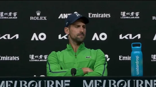 Enfado morrocotudo de Djokovic cuando le preguntan por Carlos Alcaraz y Sinner Enfado morrocotudo de Djokovic cuando le preguntan por Carlos Alcaraz y Sinner