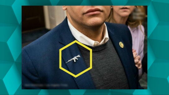 Chalecos, pines y balas: as&iacute; se ha convertido el estilo 'MAGA' en un mensaje de poder