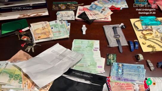 Equipo de Investigaci&oacute;n visita junto a Joel Silva las propiedades de la 'Luz del Mundo' en Los &Aacute;ngeles, entre ellas casas que &eacute;l mismo ha visto por dentro como exmiembro de la organizaci&oacute;n: "Son extravagantes, les gusta mucho el oro", afirma.