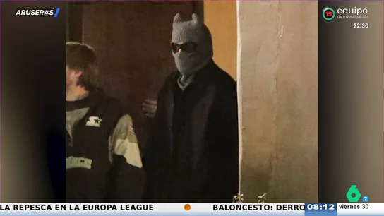 Alfonso Arús alucina con el "irreconocible" look de Bad Bunny antes de la Super Bowl: "Es 'BatBunny'" Alfonso Arús alucina con el "irreconocible" look de Bad Bunny antes de la Super Bowl: "Es 'BatBunny'"