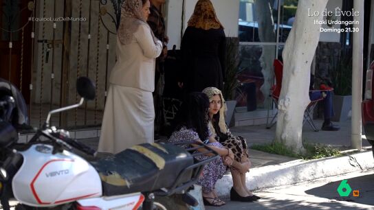 Equipo de Investigaci&oacute;n se traslada hasta Guadalajara, en M&eacute;xico. A 25 kil&oacute;metros de la ciudad hay un barrio, Hermosa Provincia, epicentro de la 'Luz del Mundo'. En este v&iacute;deo, los reporteros recorren sus calles con un gu&iacute;a y dos hombres trajeados.