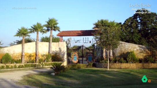 'La Luz del Mundo', seg&uacute;n el exmiembro Joel Silva, tendr&iacute;a m&aacute;s de 300 propiedades en M&eacute;xico y otras 100 en Estados Unidos. Una de las m&aacute;s exclusivas, un rancho de Texas rodeado de todo tipo de lujos.