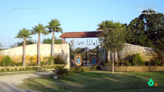 Coches de alta gama, un zoo con leones y lago privado: así es el exclusivo rancho propiedad de 'La Luz del Mundo' en Texas 'La Luz del Mundo', según el exmiembro Joel Silva, tendría más de 300 propiedades en México y otras 100 en Estados Unidos. Una de las más exclusivas, un rancho de Texas rodeado de todo tipo de lujos.