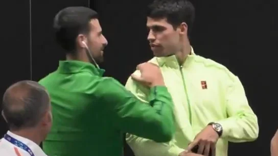 La felicitación de Djokovic a Alcaraz tras su pase a la final del Open de Australia La felicitación de Djokovic a Alcaraz tras su pase a la final del Open de Australia