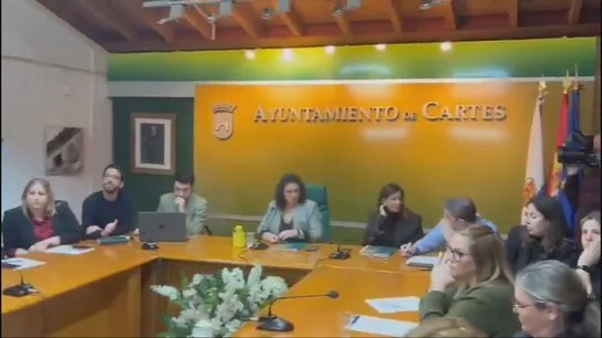 Momentos de tensión en el pleno del municipio de Cartes, Cantabria, por la apertura de un centro de menores inmigrantes. Momentos de tensión en el pleno del municipio de Cartes, Cantabria, por la apertura de un centro de menores inmigrantes.