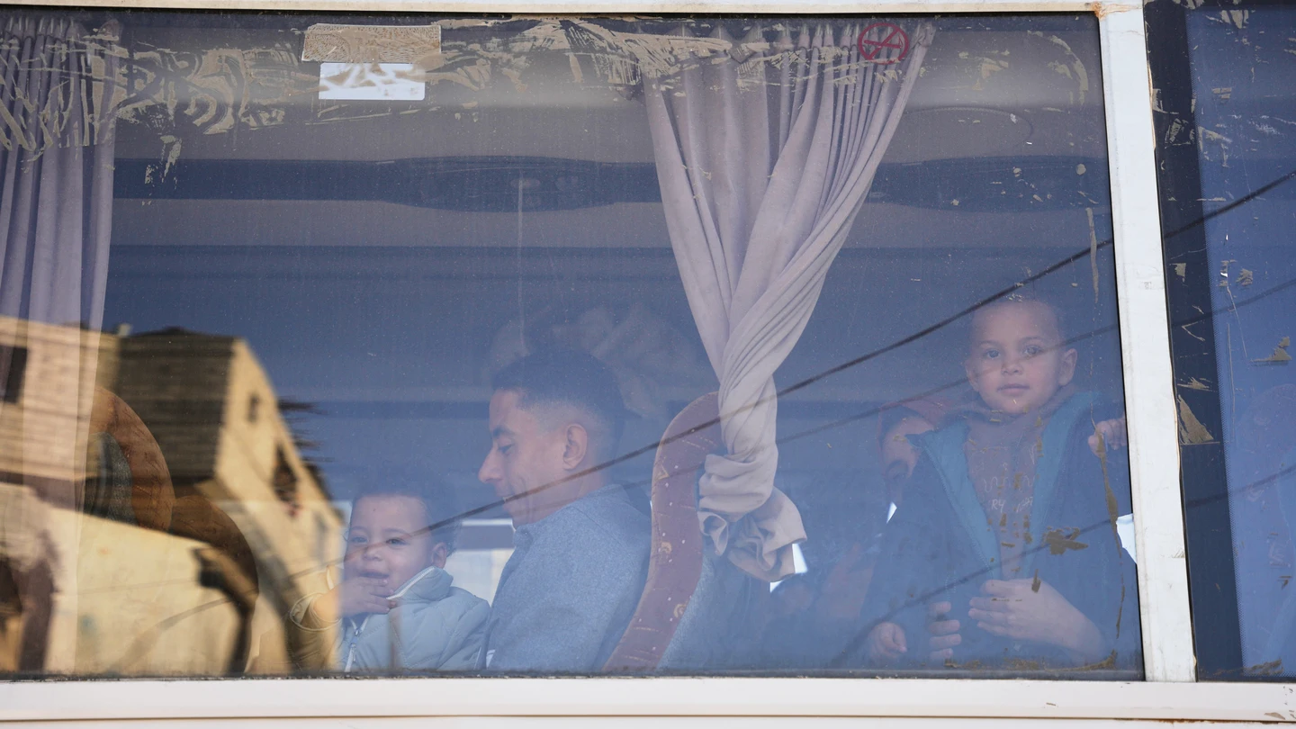 Niños palestinos en el cruce de Rafah Niños palestinos en el cruce de Rafah