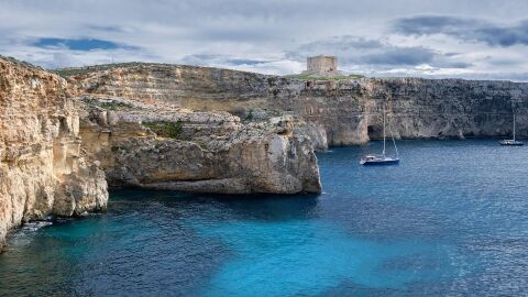 Litoral mediterráneo de la isla de Comino, en Malta
