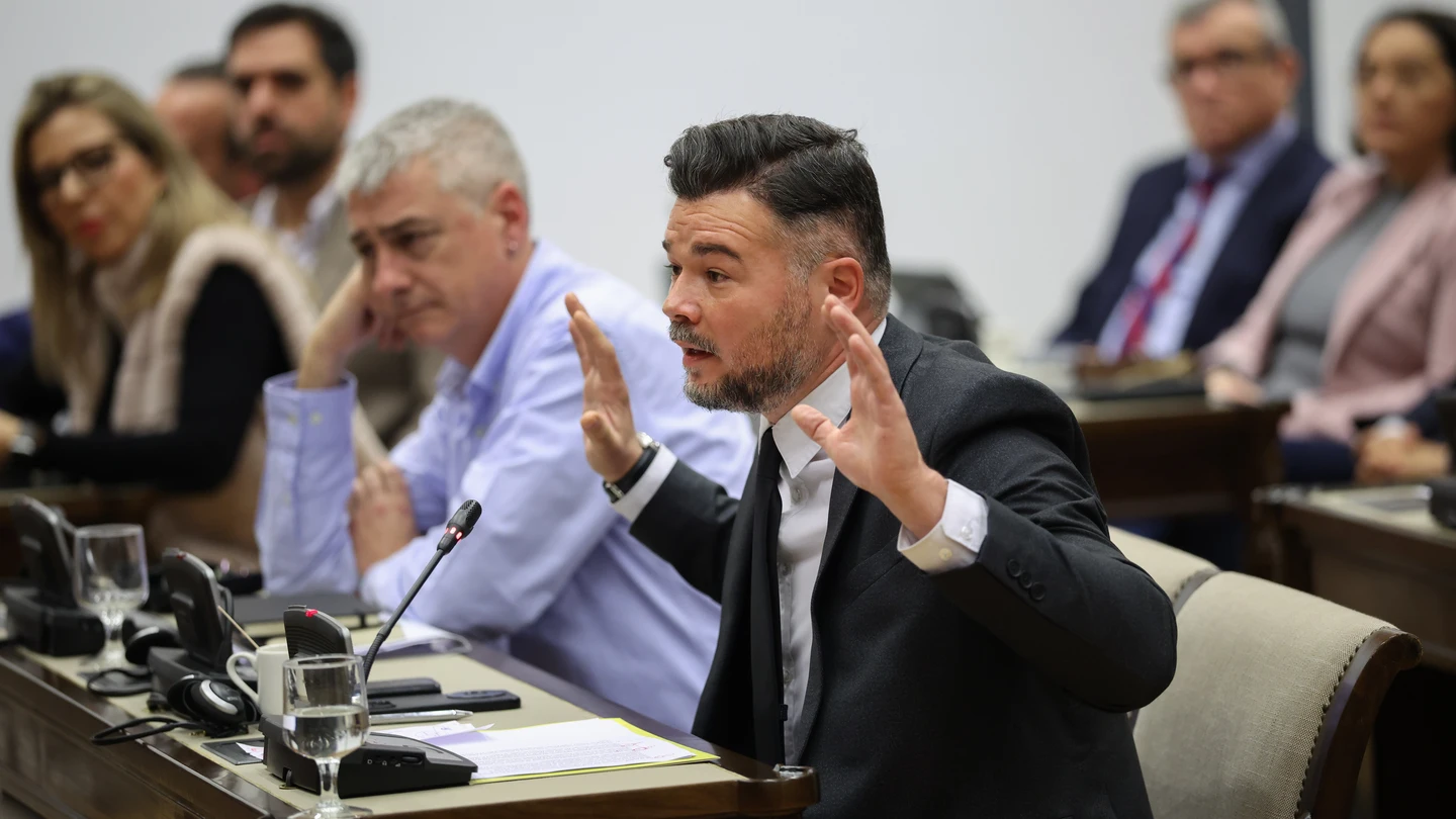 El diputado de ERC durante la comparecencia del presidente del PP El diputado de ERC durante la comparecencia del presidente del PP